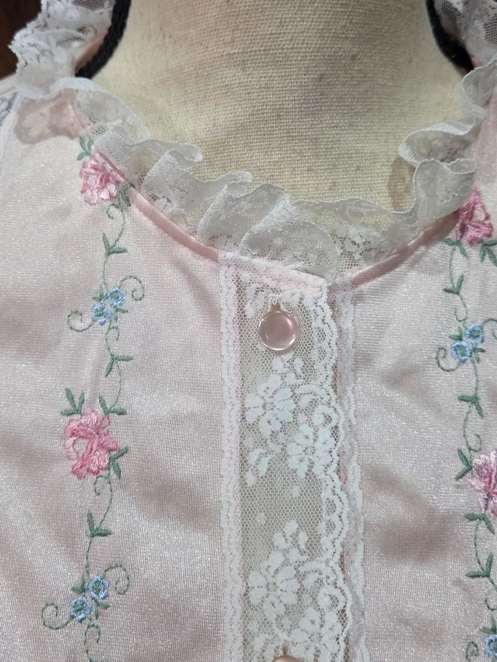 Vintage-Inspired Pink Embroidered Long Nightgown - Picture 3 of 10